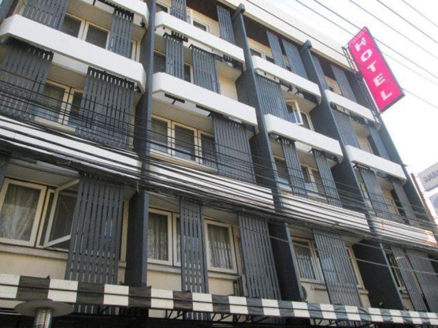 瑞查特哈尼酒店 乌汶 外观 照片