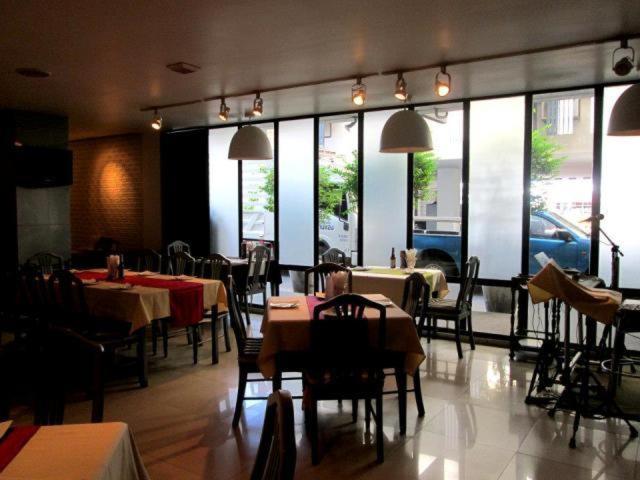 瑞查特哈尼酒店 乌汶 外观 照片