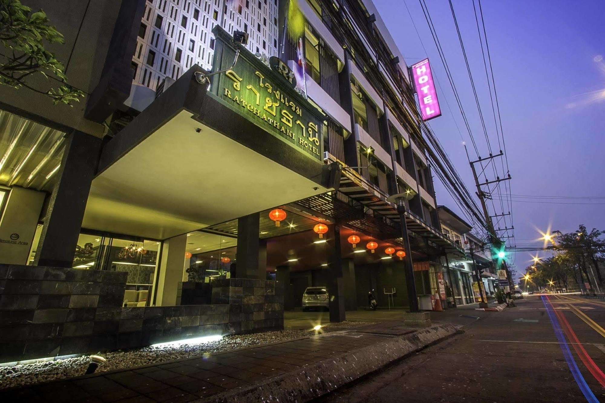 瑞查特哈尼酒店 乌汶 外观 照片